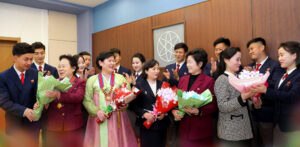 《3.8국제부녀절을 축하합니다!》 김책공업종합대학에서