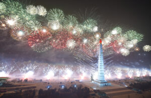 조선로동당 제9차대회기념 축포야회 진행