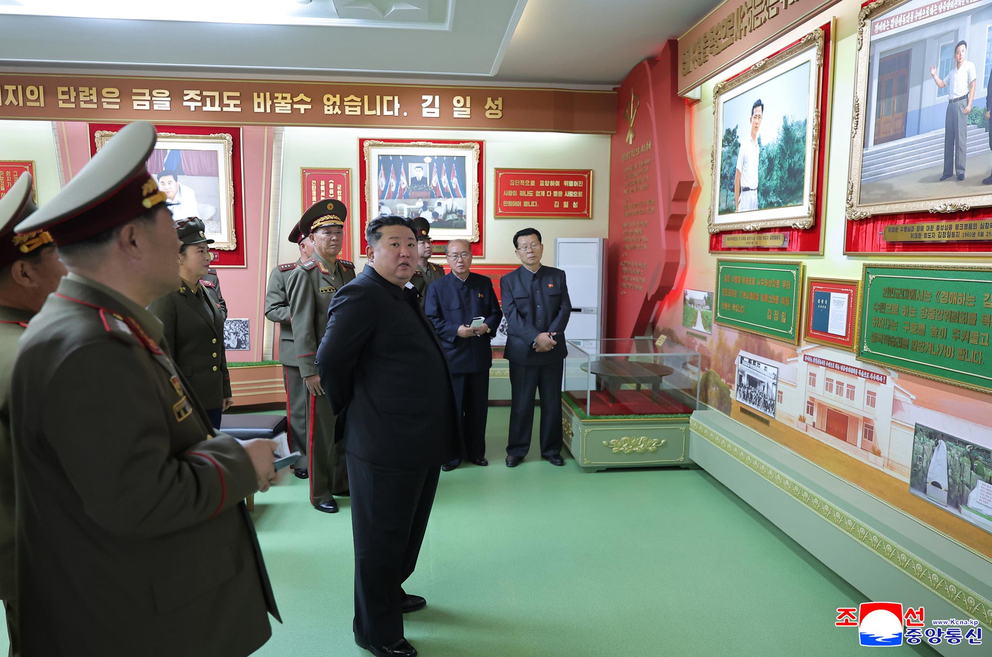 Respected Comrade Kim Jong Un Pays Congratulatory Visit to Combined Unit under KPA Mechanized Infantry Division in Western Area 2 009
