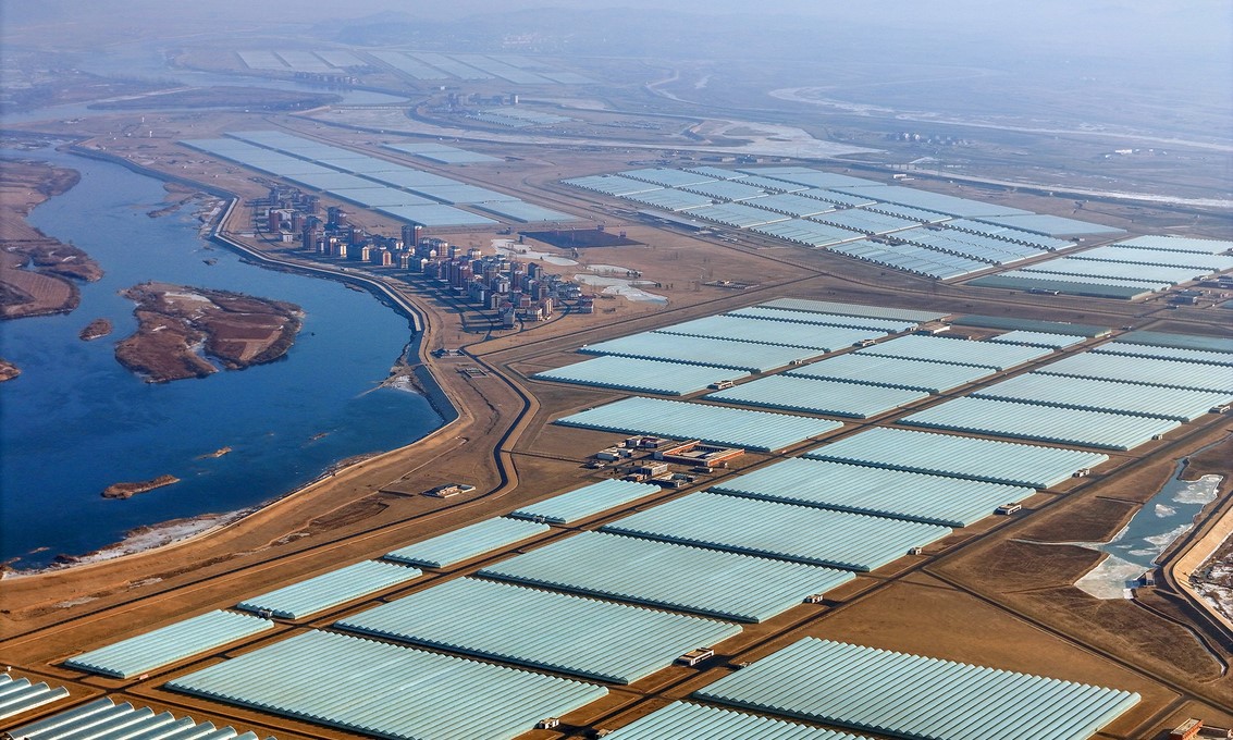 A Sea of Greenhouses 100000000000046d000002a838396c85