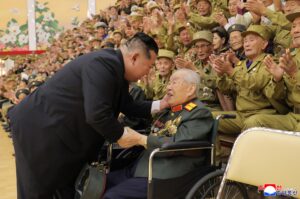 Respected Comrade Kim Jong Un Meets and Has Photo Taken with War Veterans and Persons of Wartime Merits 2 004