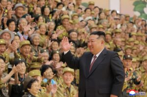 Respected Comrade Kim Jong Un Meets and Has Photo Taken with War Veterans and Persons of Wartime Merits 2 009 (2)