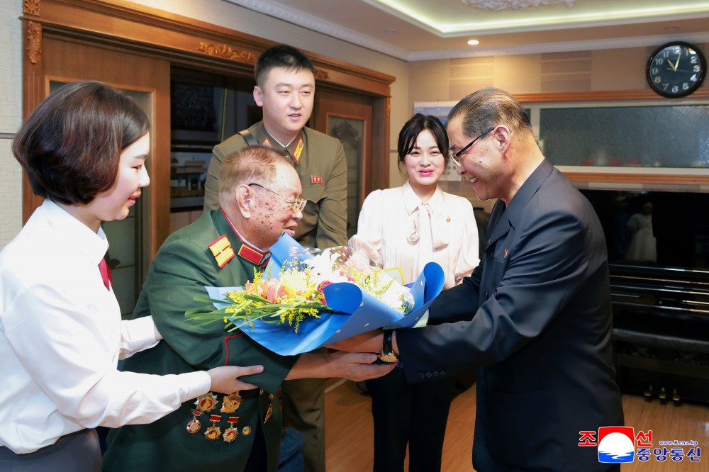 Senior State Officials Visit Families of War Veterans Ahead of Victory Day 1