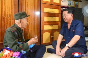 Senior State Officials Visit Families of War Veterans Ahead of Victory Day 10