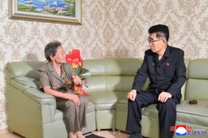 Senior State Officials Visit Families of War Veterans Ahead of Victory Day 3
