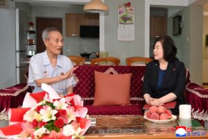 Senior State Officials Visit Families of War Veterans Ahead of Victory Day 9